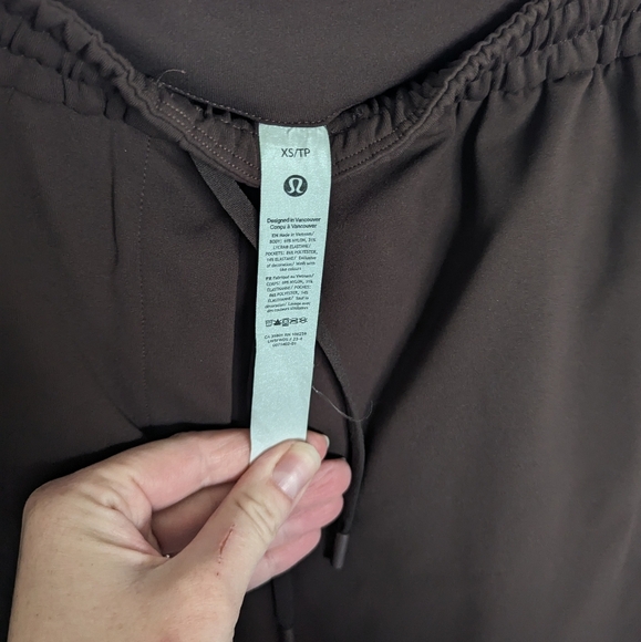 Lululemon Tapered Pant 7/8 Length - Espresso sz XS - Picture 3 of 7